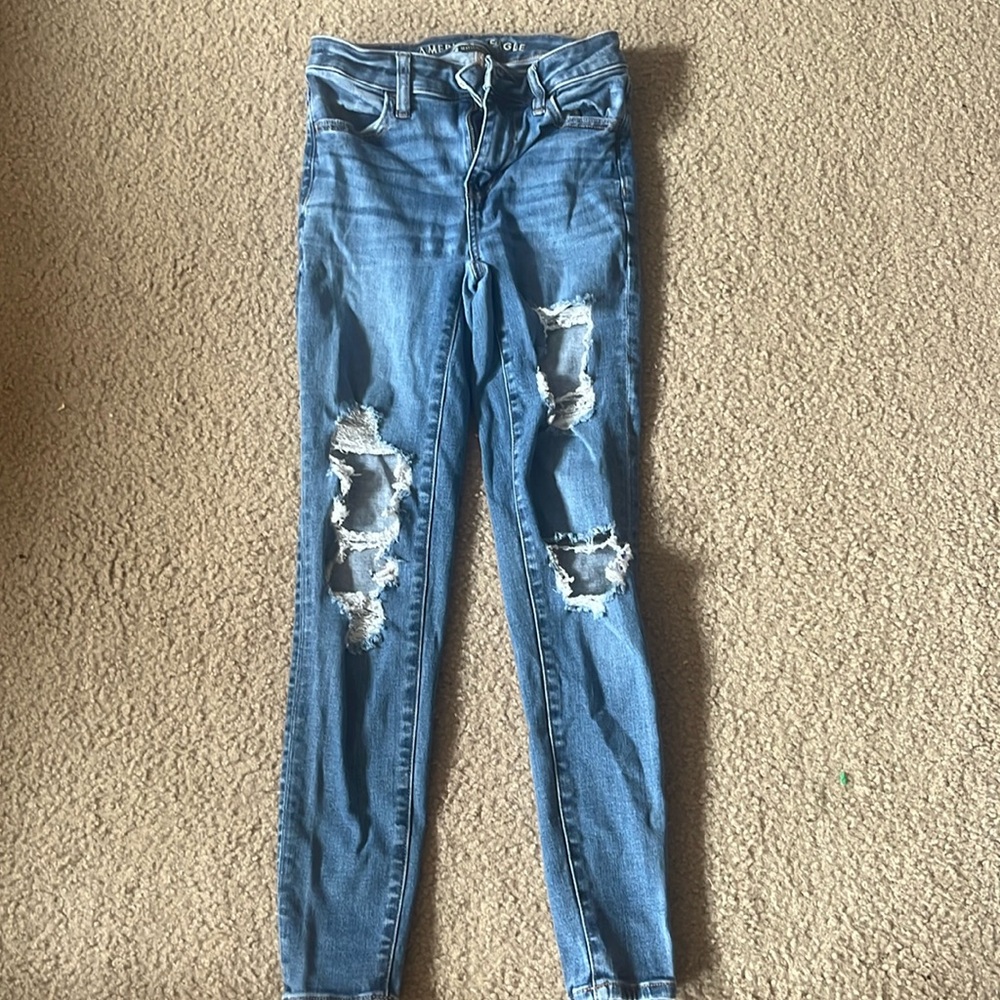 American eagle dark washed ripped skinny jeans